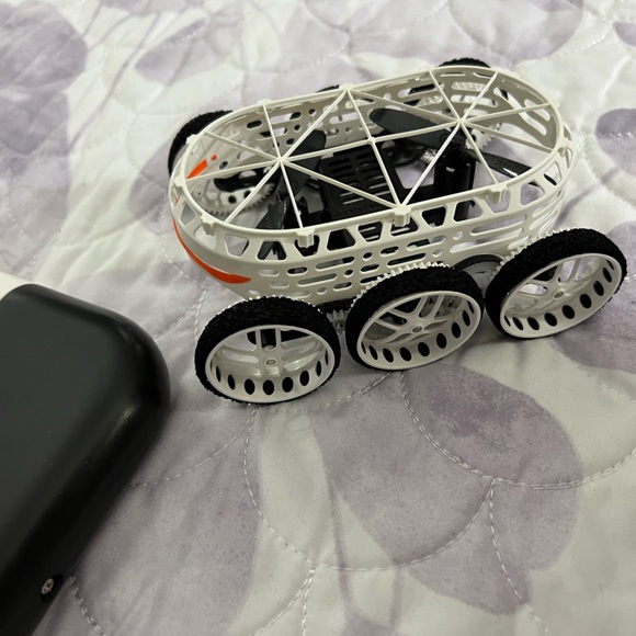 Sharper Image Remote Control Rover Antigravity Floor Wall-Ceiling Crawler - Picture 2 of 3